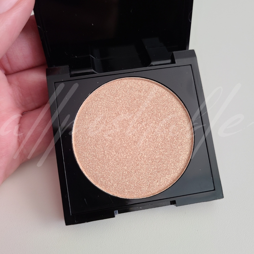 ⭐️3/$25⭐️ Shades by Shan Highlighter